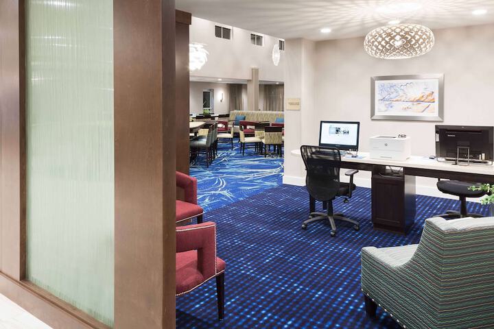 Business Center 43 of 47