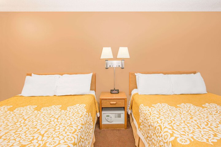Room 6 of 18