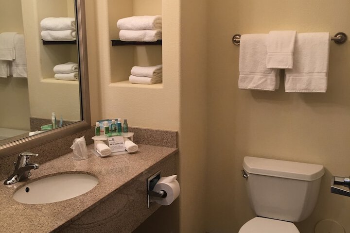 Room 25 of 39