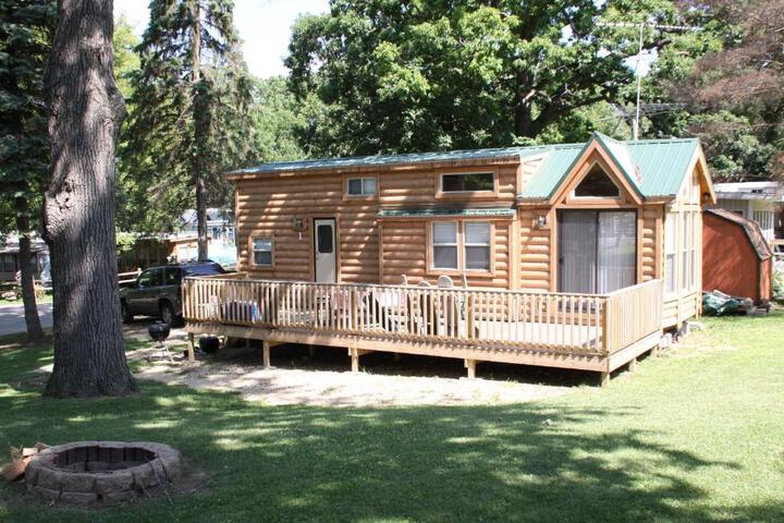 Lakeland RV Campground Deluxe Loft Cabin 11