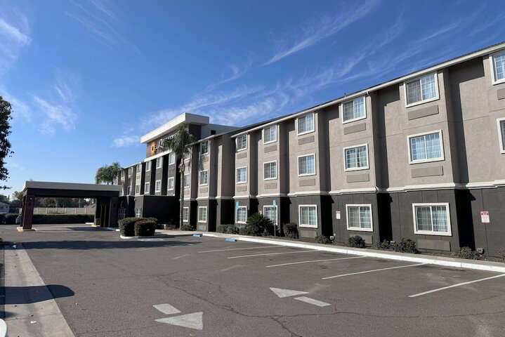 Hotel 4 of 34