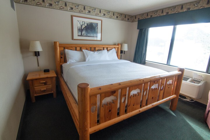 Shell Lake Lodge a Travelodge by Wyndham