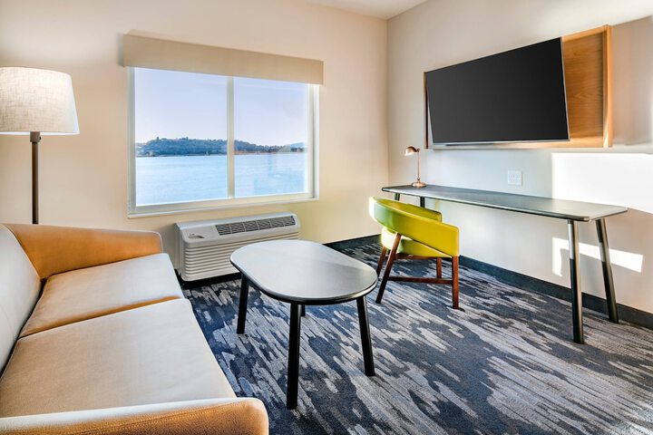 Room 33 of 46