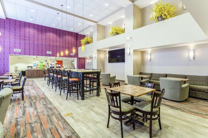 Hampton Inn & Suites Chicago-Libertyville