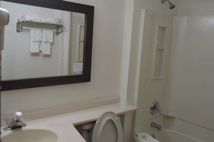 Room 7 of 28