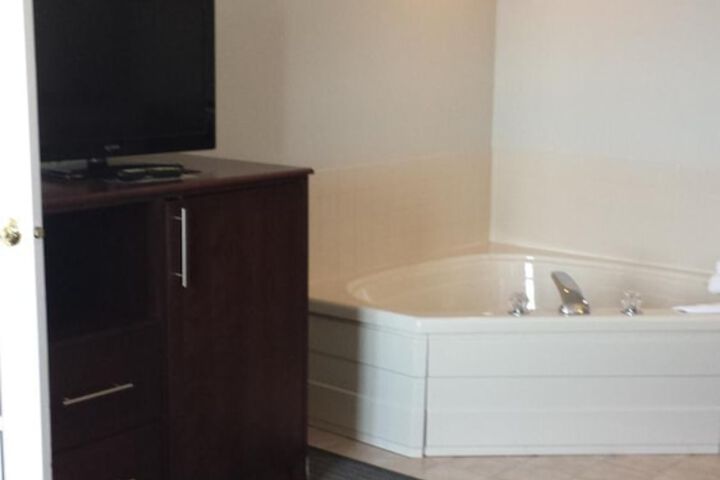 GrandStay Hotel & Suites Hastings