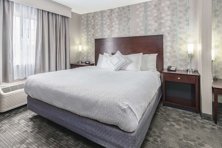 Room 32 of 49