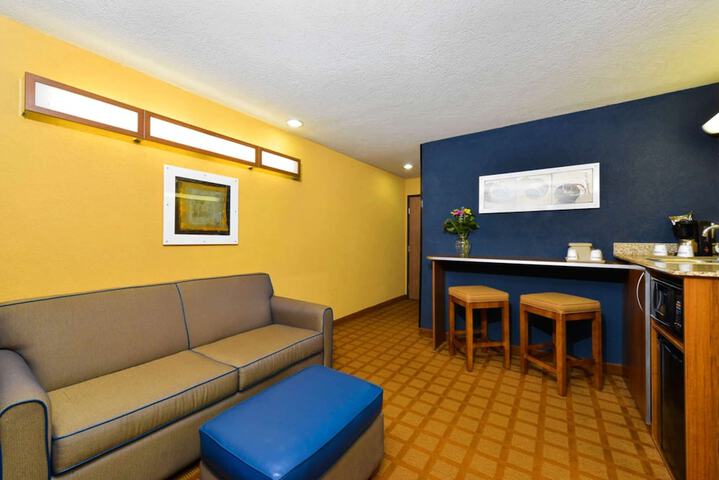 Room 12 of 25