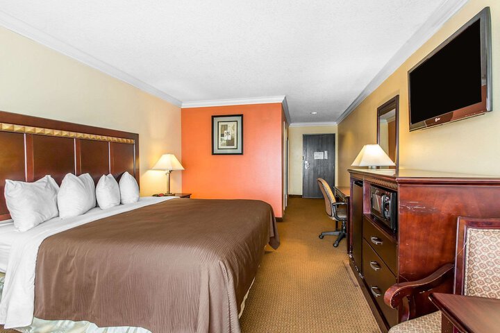 Room 17 of 39