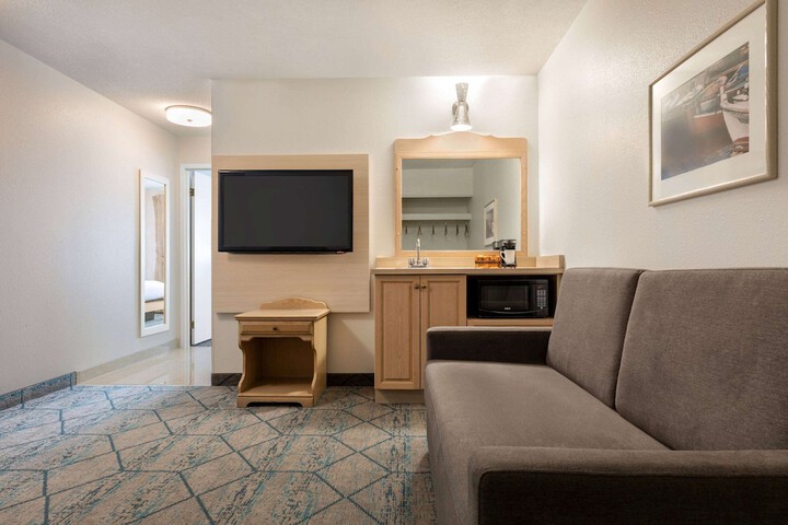 Room 20 of 38