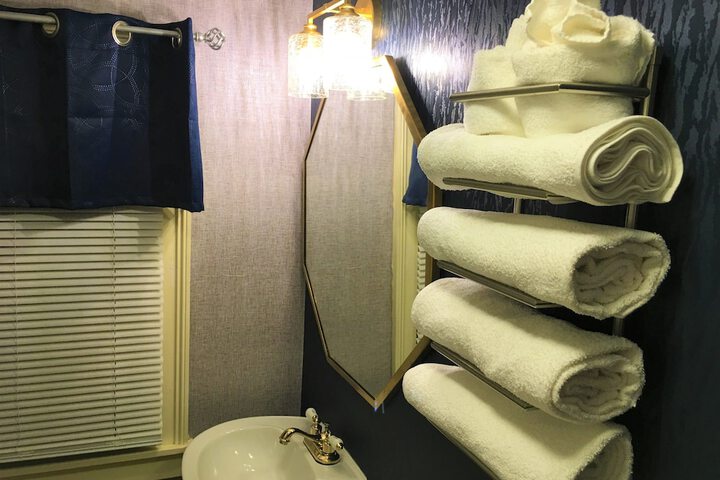 Room 102 of 137
