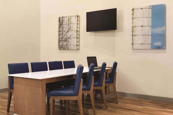 Business Center 20 of 23