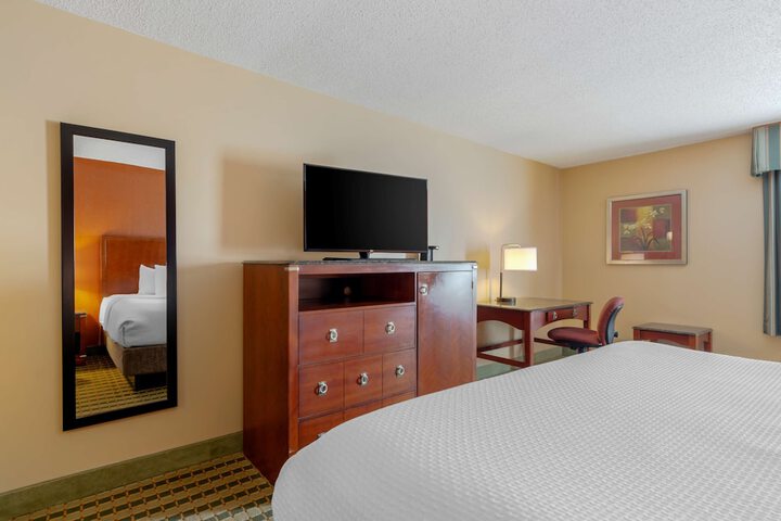 Room 21 of 28