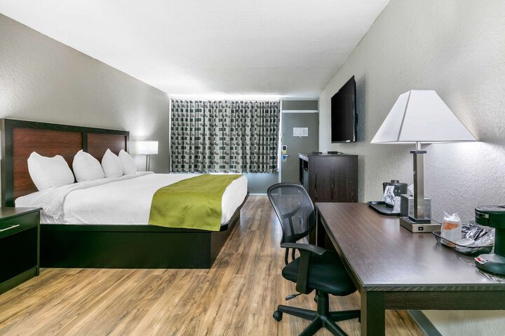 Room 8 of 30