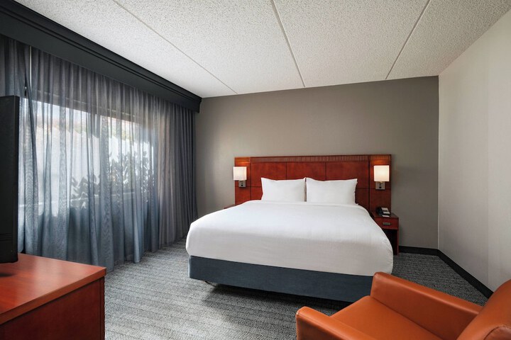 Room 11 of 28
