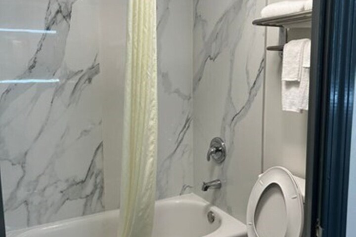 Room 10 of 35