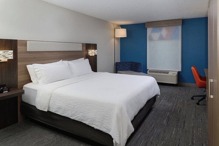 Room 52 of 77