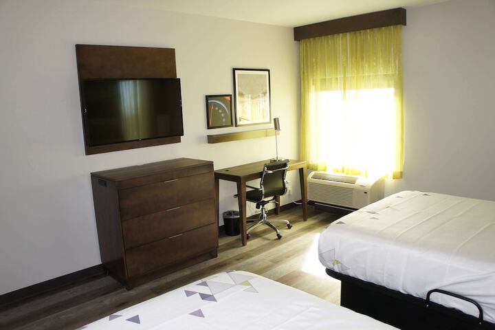 Room 53 of 83
