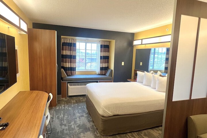 Room 9 of 17