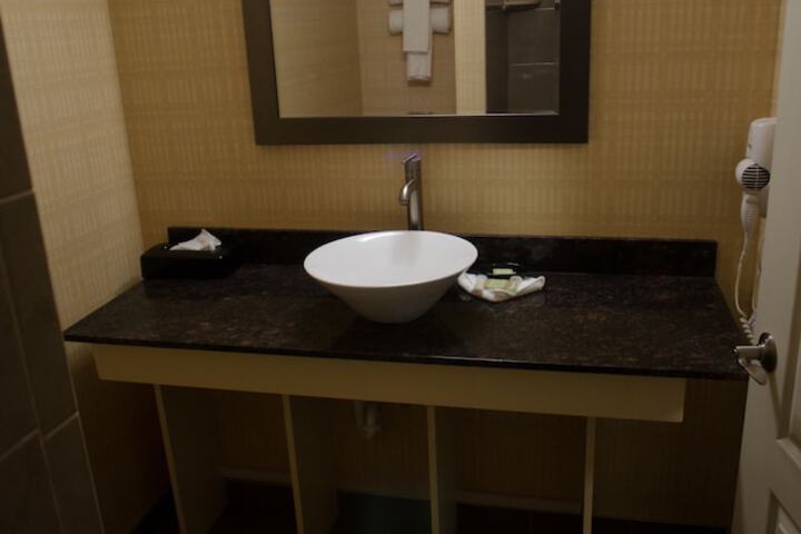 Room 21 of 32