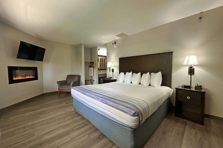 AmericInn by Wyndham Menominee
