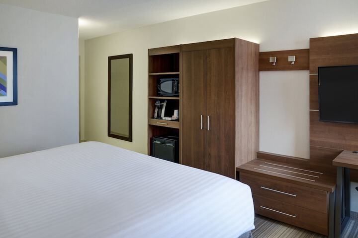 Holiday Inn Express Toronto - Downtown by IHG