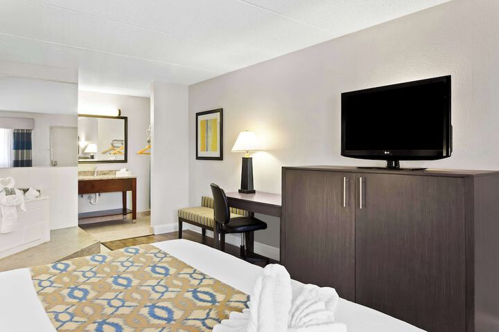 Room 6 of 36