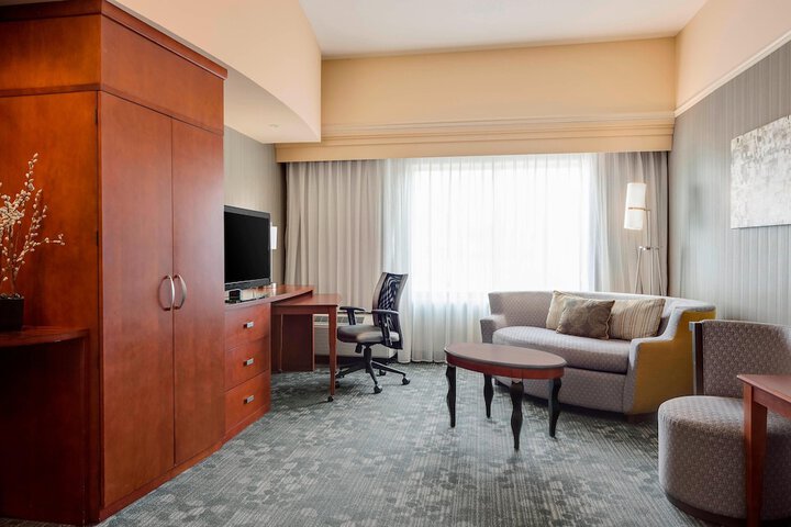 Room 10 of 28