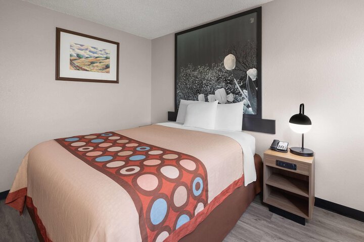 Super 8 by Wyndham Kent / Akron Area