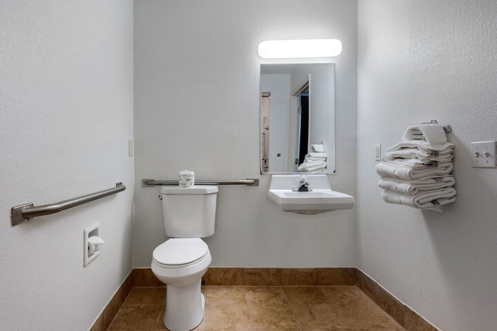 Quality Inn Coraopolis - Pittsburgh Airport