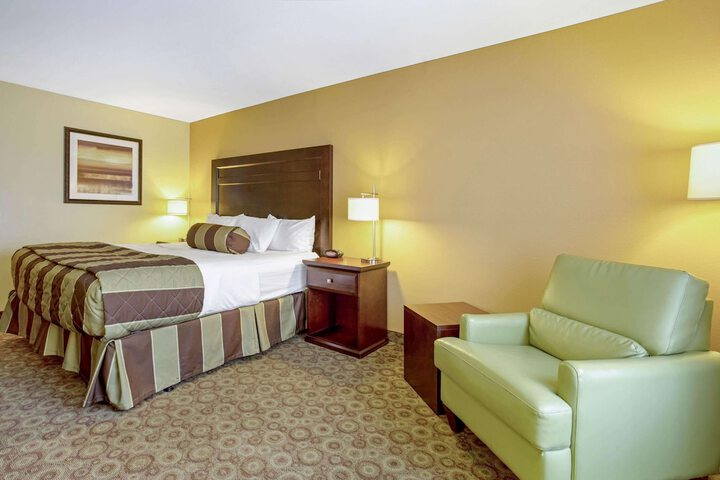 La Quinta Inn & Suites by Wyndham Dickinson