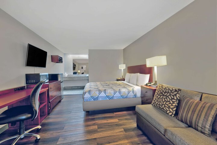 Room 9 of 20
