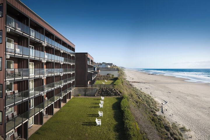 Starfish Manor Oceanfront Hotel