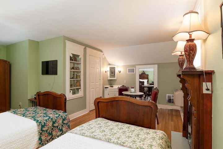 Room 10 of 34