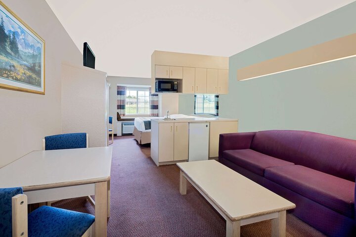 Room 4 of 16