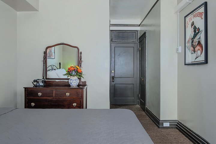 Room 93 of 166