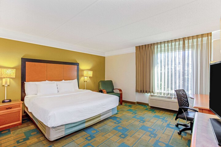 Room 34 of 53