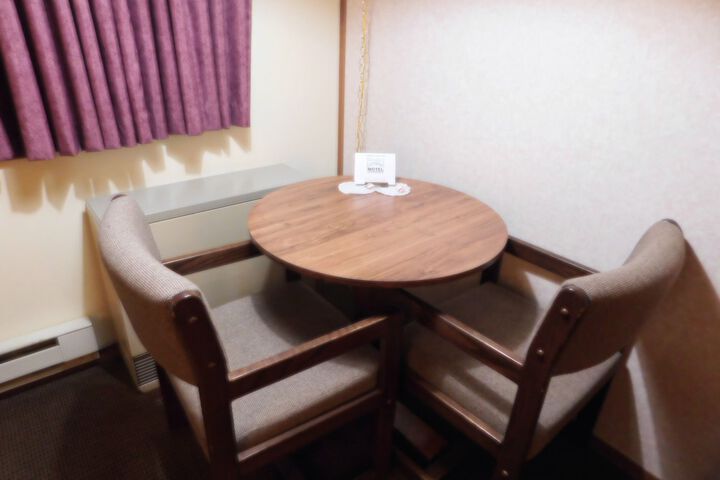 AmeriVu Inn and Suites