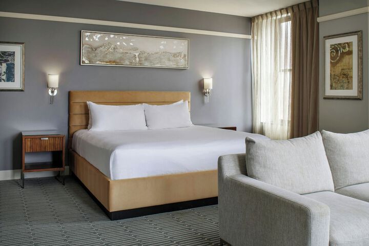 Ambassador Hotel Wichita Autograph Collection