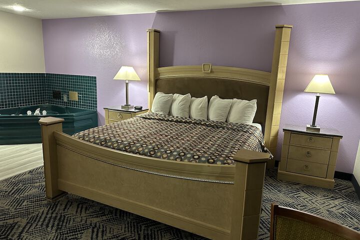 Room 26 of 40