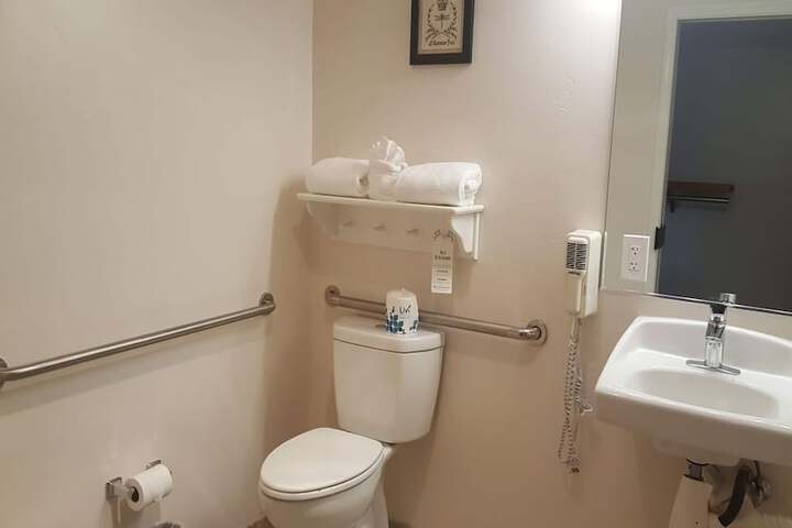 Room 40 of 49