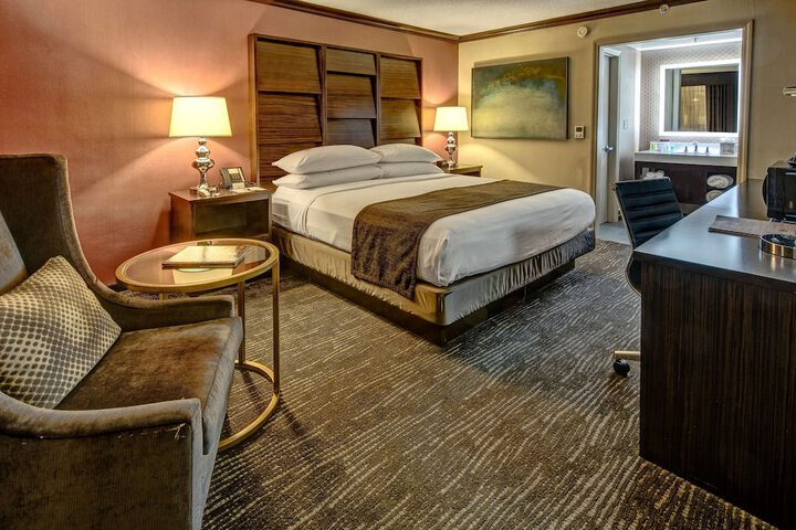 DoubleTree by Hilton Hotel Decatur Riverfront