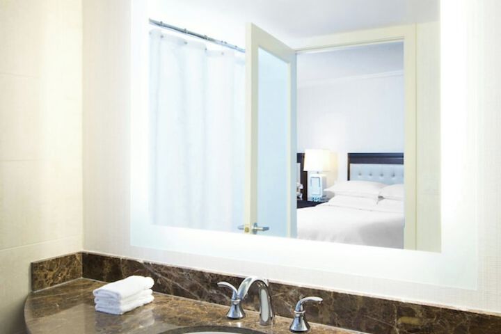 Sheraton Vancouver Wall Centre