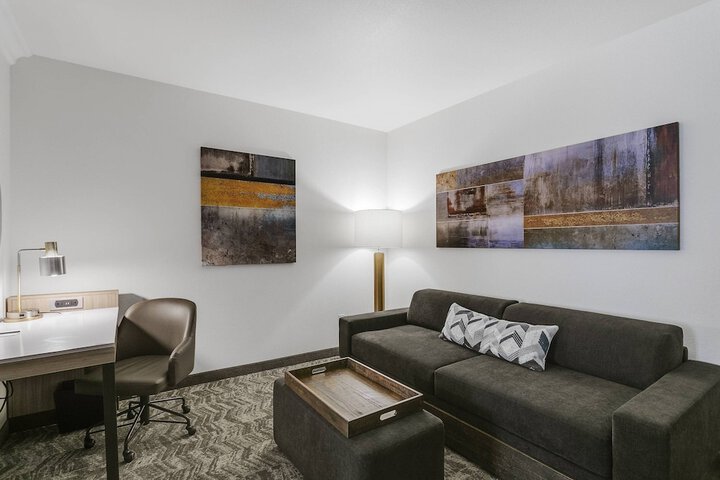 Room 6 of 25