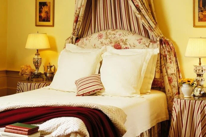 HOME HILL INN