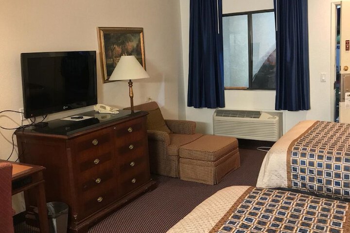 Room 103 of 124