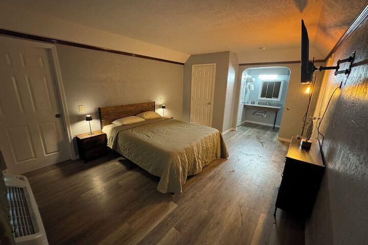 Room 4 of 11
