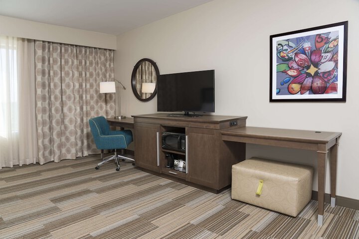 Room 11 of 28