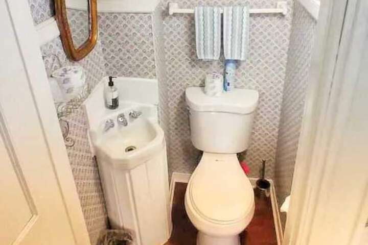 Room 12 of 117