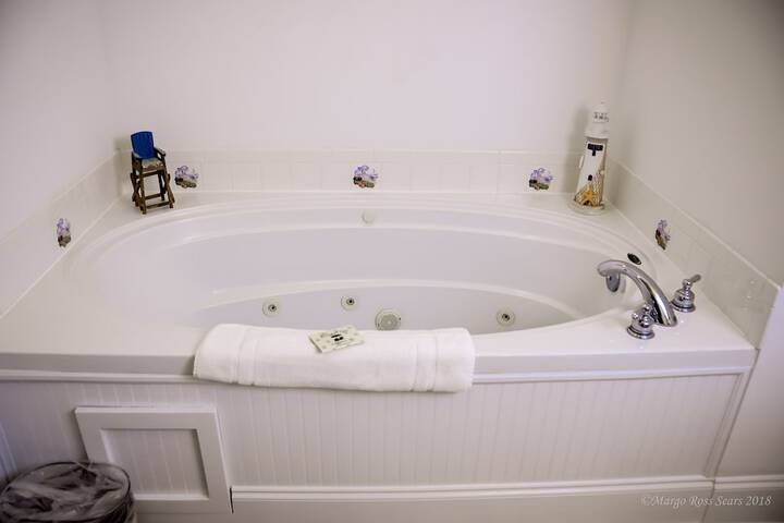 Hot Tub 80 of 81